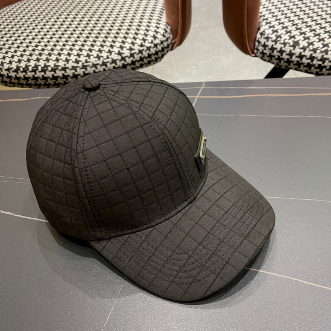 上新ꫛꫀꪝ 普拉达 PRADA 新品经典棒球帽 时尚潮流，高端做工！非一般的品质，细节看实拍哦