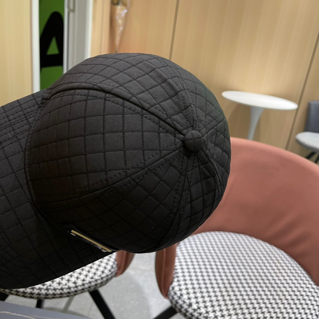 上新ꫛꫀꪝ 普拉达 PRADA 新品经典棒球帽 时尚潮流，高端做工！非一般的品质，细节看实拍哦