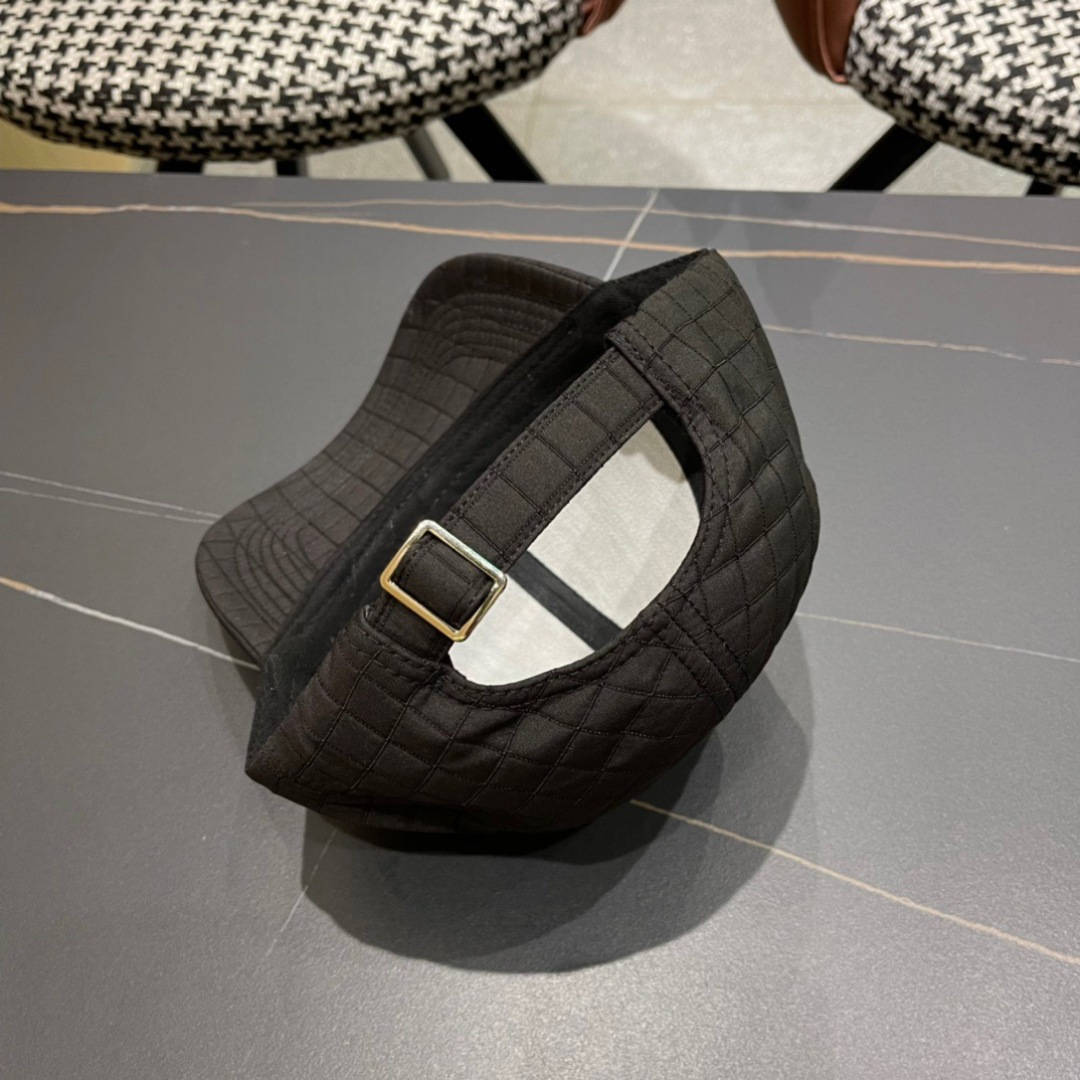 上新ꫛꫀꪝ 普拉达 PRADA 新品经典棒球帽 时尚潮流，高端做工！非一般的品质，细节看实拍哦