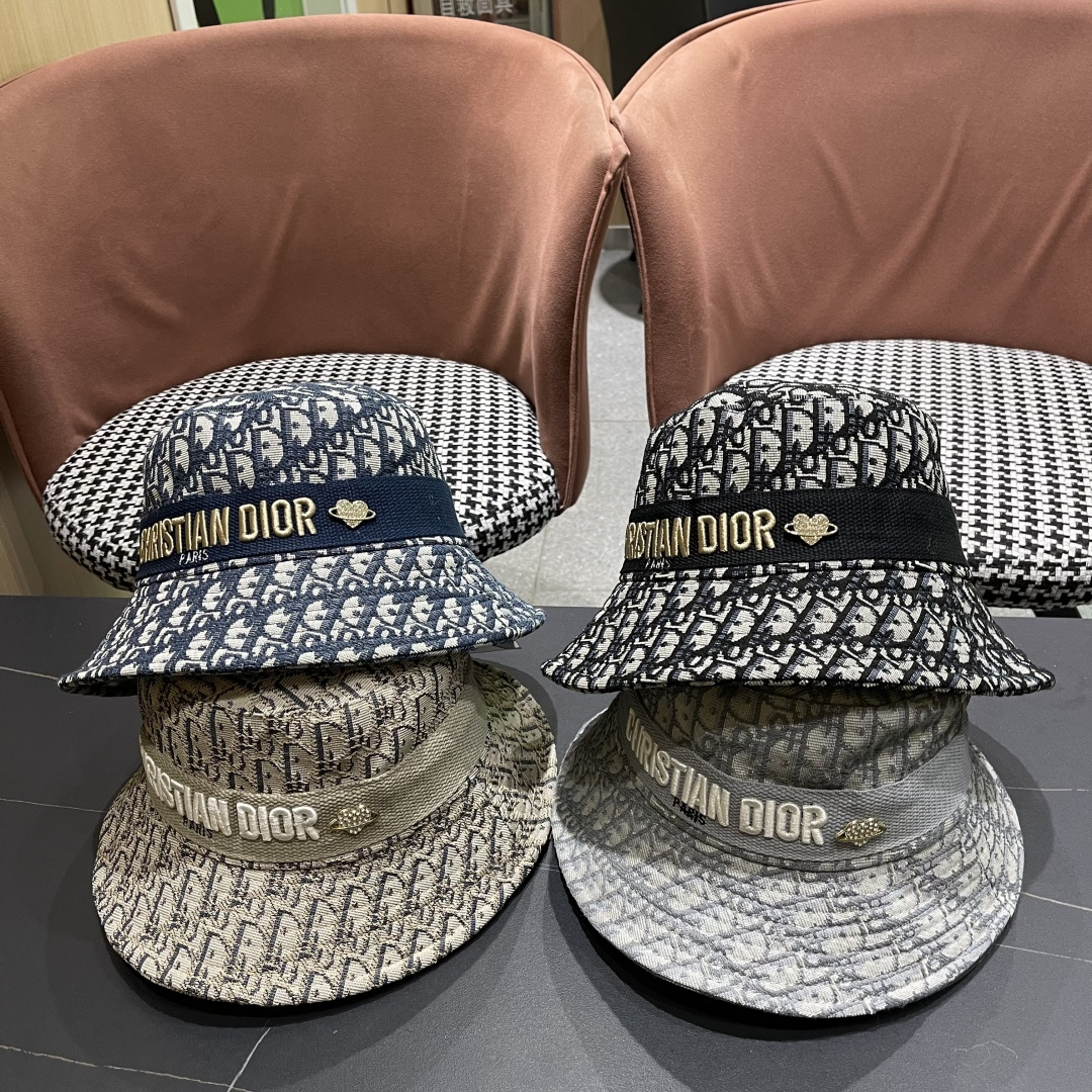  Dior(迪奥)新款原单渔夫帽格调很有感觉，很酷很时尚，专柜断货热门，