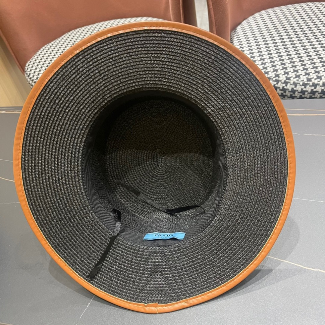 普拉达PRADA 2025新款平顶皮包边草帽、高级定制，库存多，头围57cm