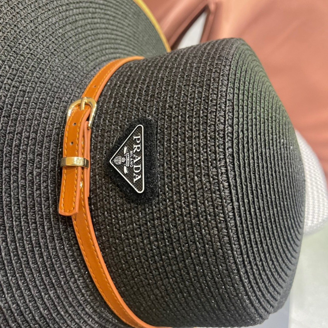 普拉达PRADA 2025新款平顶皮包边草帽、高级定制，库存多，头围57cm
