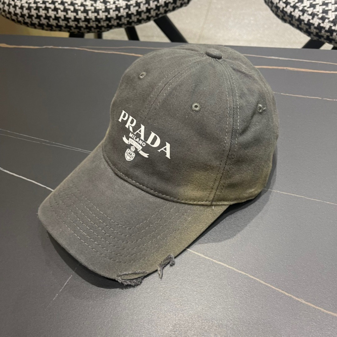 。PRADA 普拉达 2025新品棒球帽 代购版本！时尚潮流，高端做工！非一般的品质，细节看实拍哦