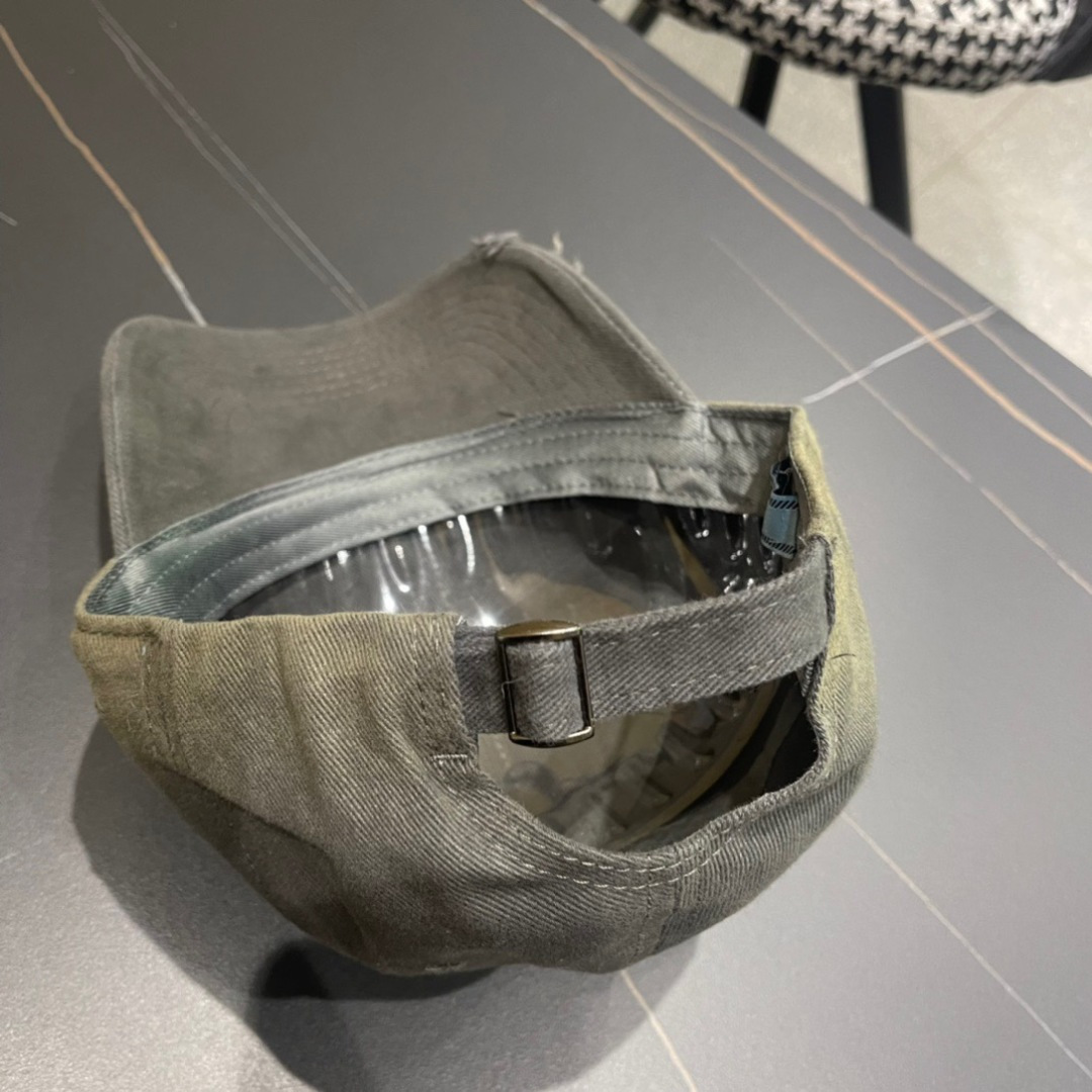 。PRADA 普拉达 2025新品棒球帽 代购版本！时尚潮流，高端做工！非一般的品质，细节看实拍哦