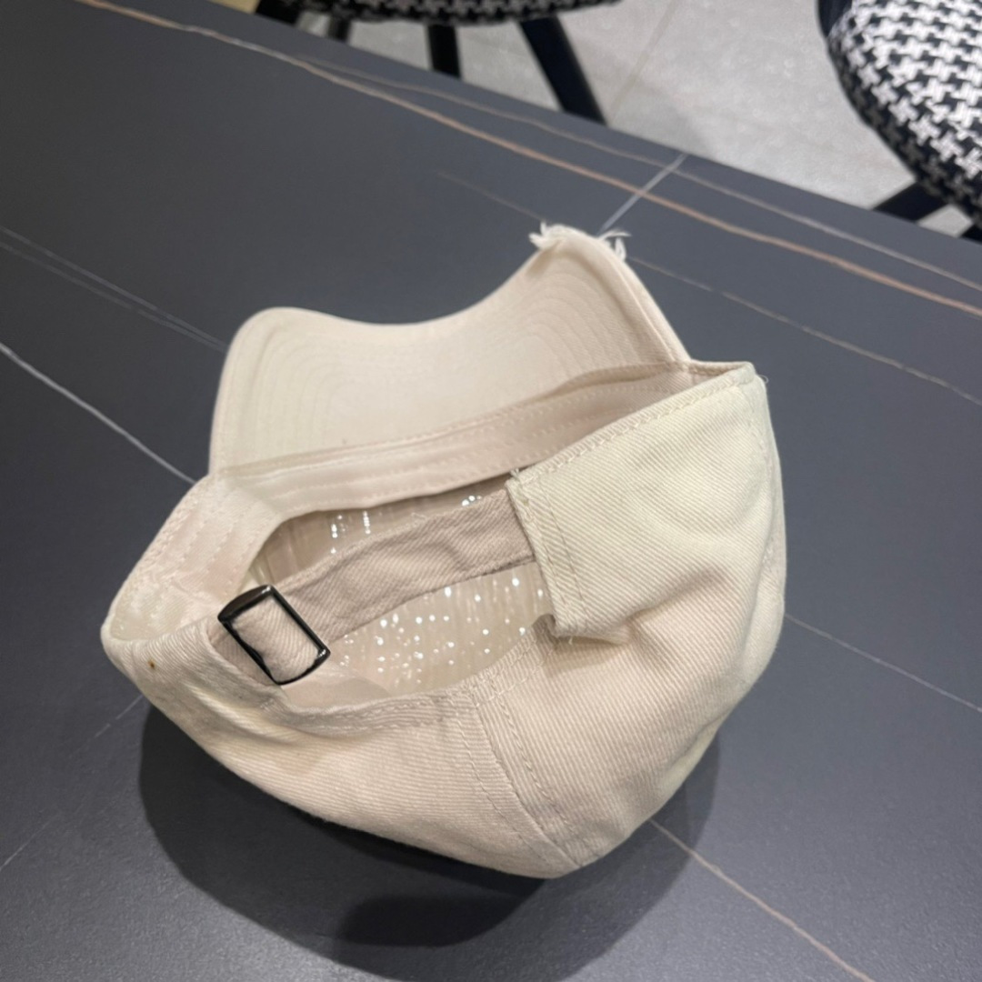 。PRADA 普拉达 2025新品棒球帽 代购版本！时尚潮流，高端做工！非一般的品质，细节看实拍哦