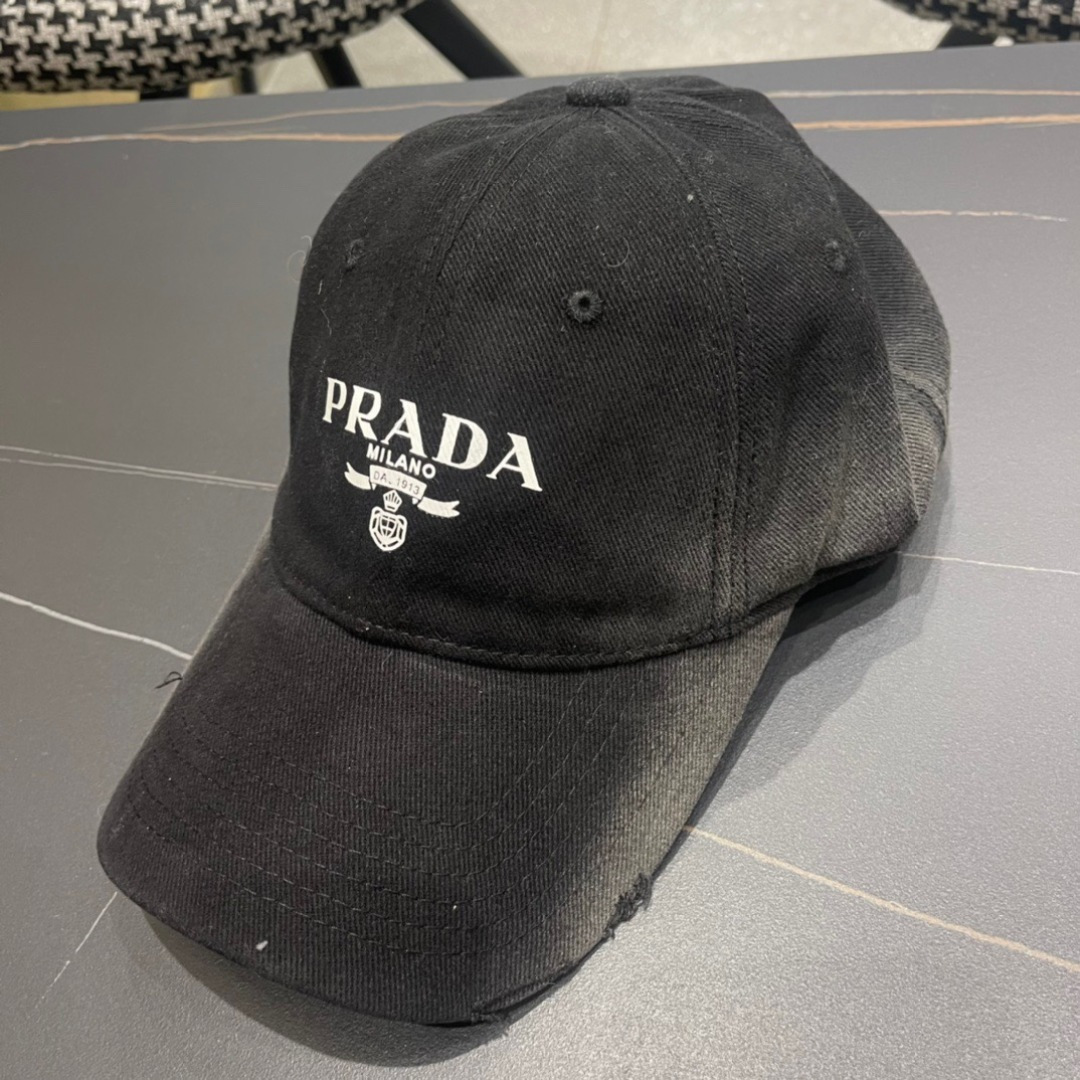 。PRADA 普拉达 2025新品棒球帽 代购版本！时尚潮流，高端做工！非一般的品质，细节看实拍哦
