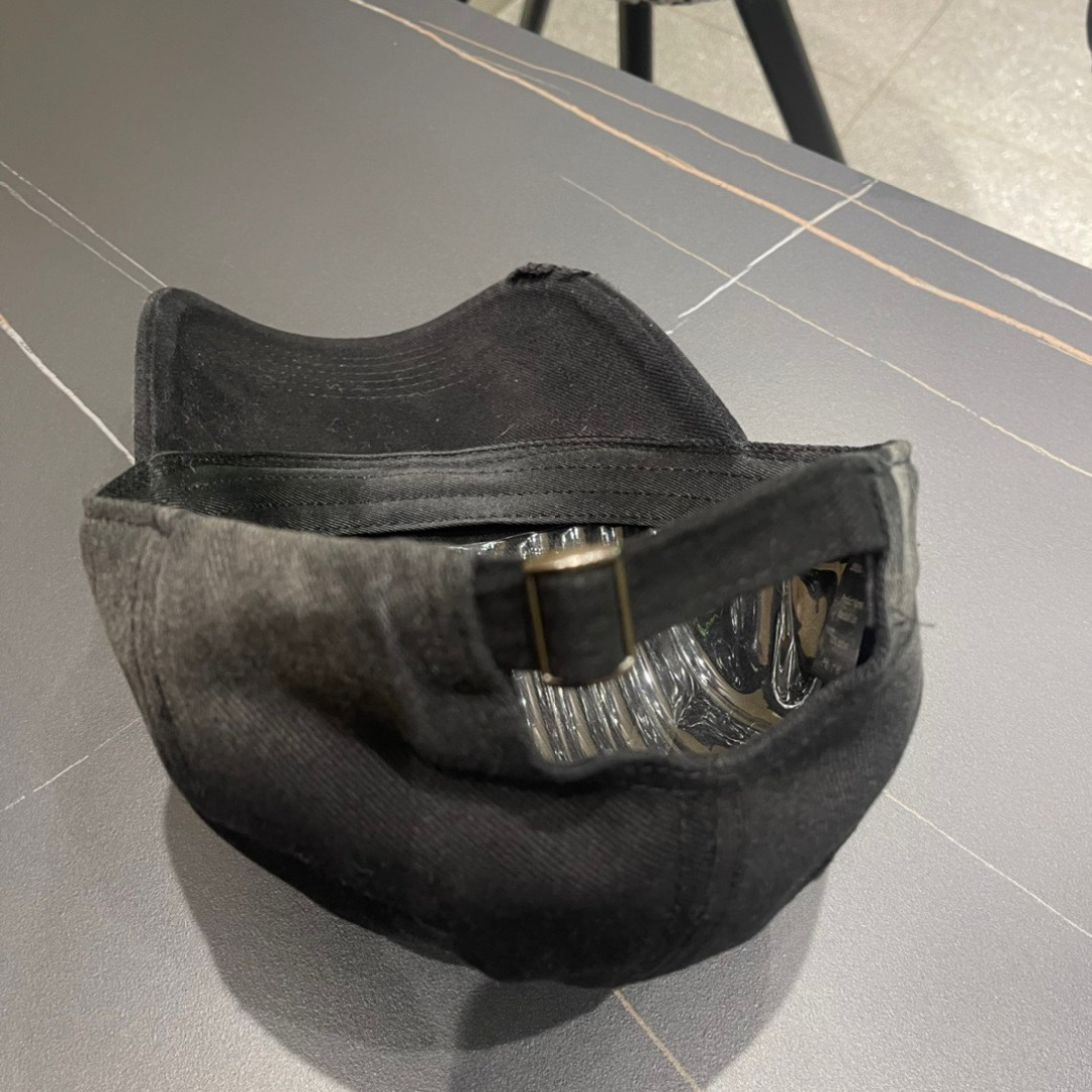 。PRADA 普拉达 2025新品棒球帽 代购版本！时尚潮流，高端做工！非一般的品质，细节看实拍哦