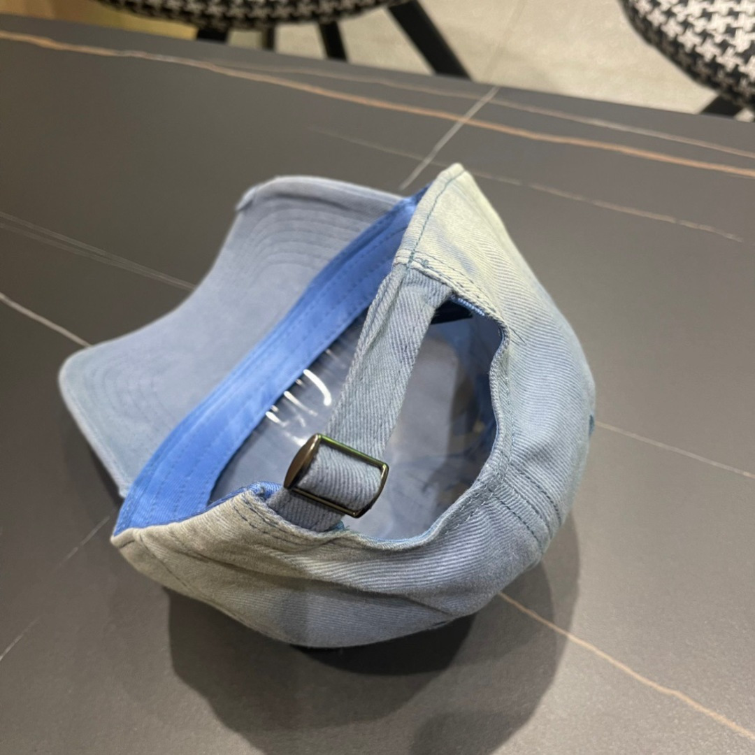 。PRADA 普拉达 2025新品棒球帽 代购版本！时尚潮流，高端做工！非一般的品质，细节看实拍哦