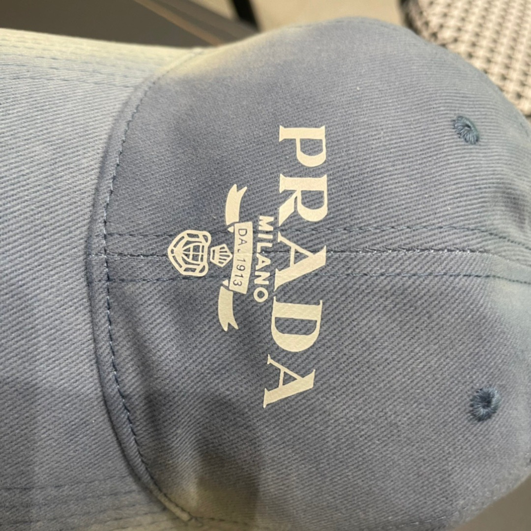。PRADA 普拉达 2025新品棒球帽 代购版本！时尚潮流，高端做工！非一般的品质，细节看实拍哦