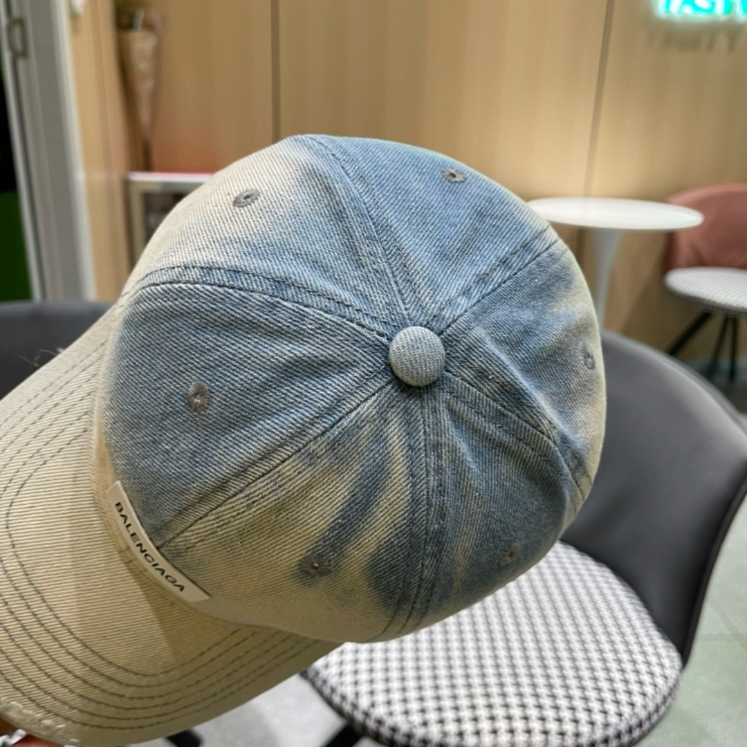 。新品Balencia*a 巴黎世家新款牛仔棒球帽
现货秒发🧢简约时尚超级无敌好看的帽子！