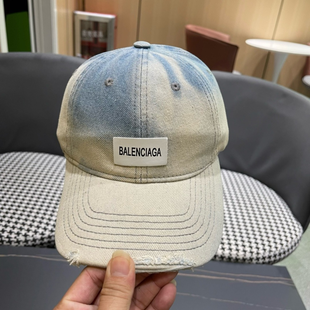 。新品Balencia*a 巴黎世家新款牛仔棒球帽
现货秒发🧢简约时尚超级无敌好看的帽子！