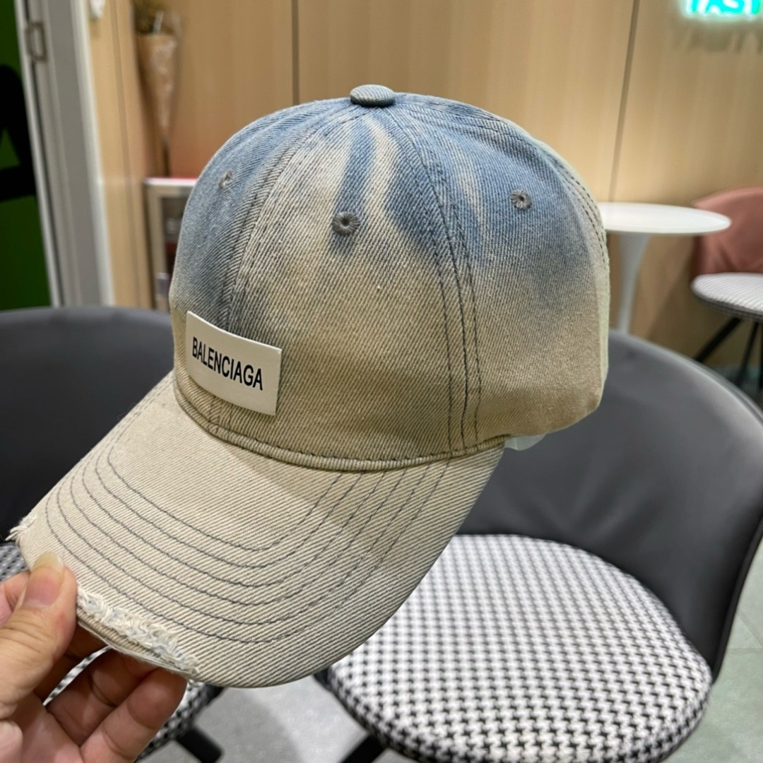 。新品Balencia*a 巴黎世家新款牛仔棒球帽
现货秒发🧢简约时尚超级无敌好看的帽子！