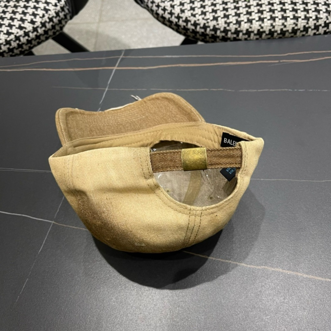 。新品Balencia*a 巴黎世家新款牛仔棒球帽
现货秒发🧢简约时尚超级无敌好看的帽子！