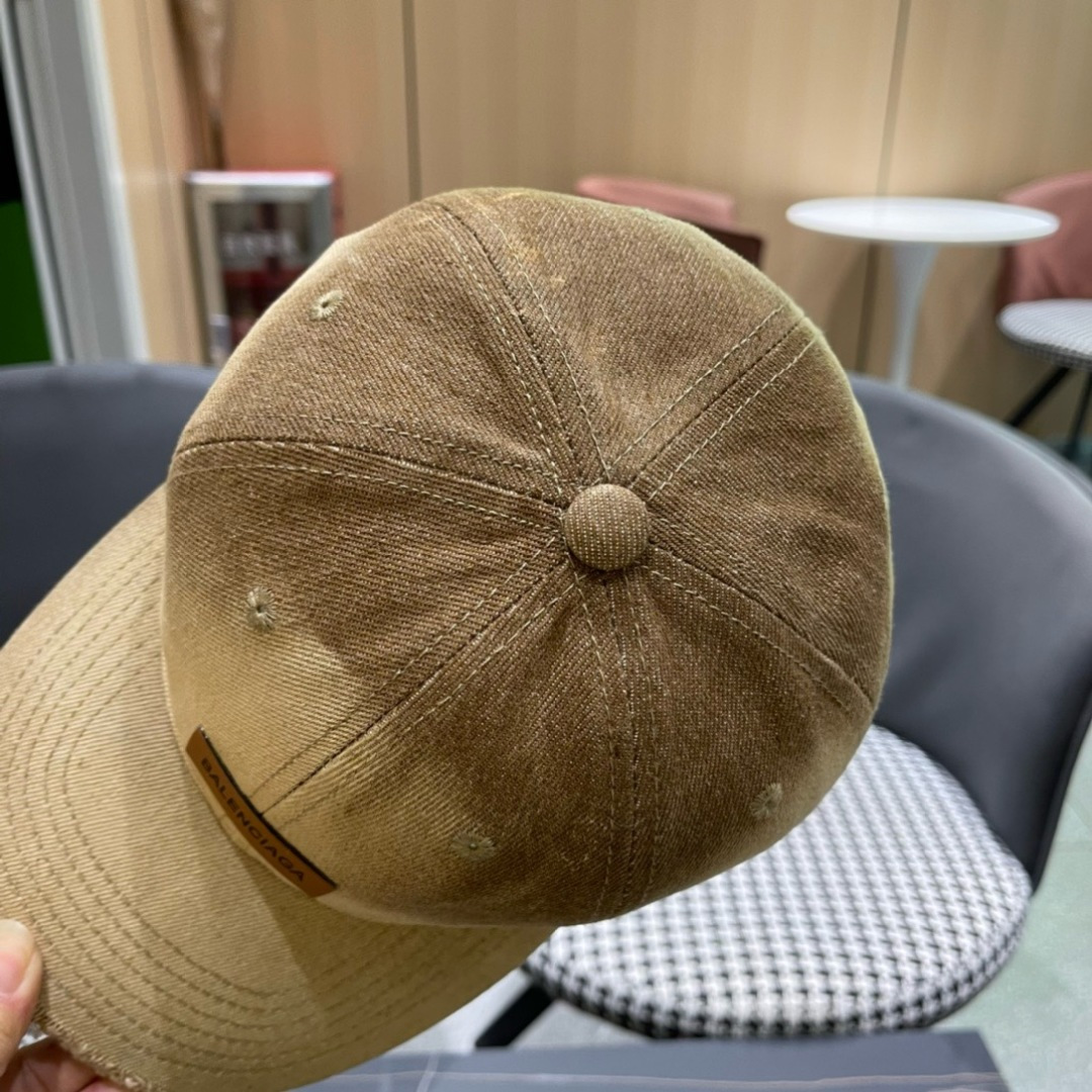 。新品Balencia*a 巴黎世家新款牛仔棒球帽
现货秒发🧢简约时尚超级无敌好看的帽子！