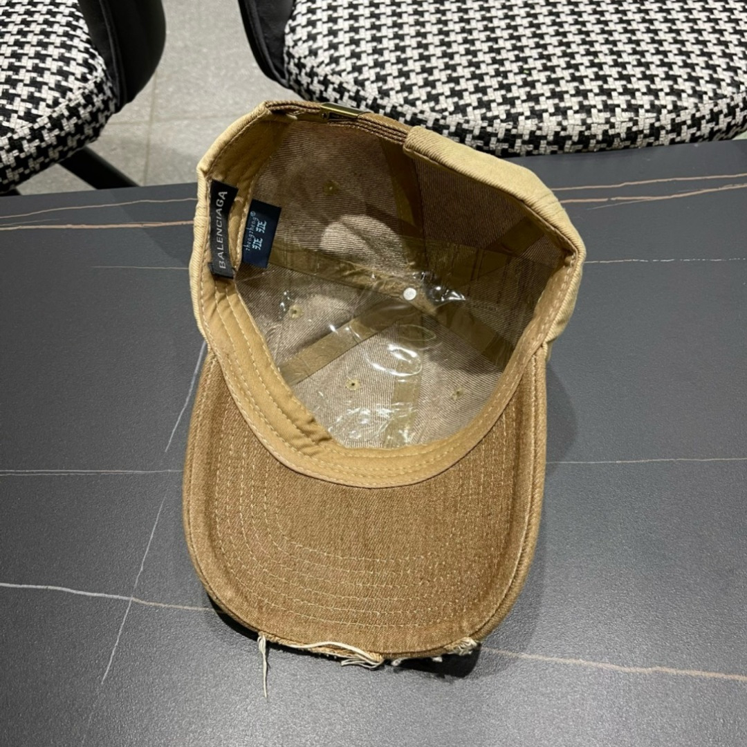 。新品Balencia*a 巴黎世家新款牛仔棒球帽
现货秒发🧢简约时尚超级无敌好看的帽子！