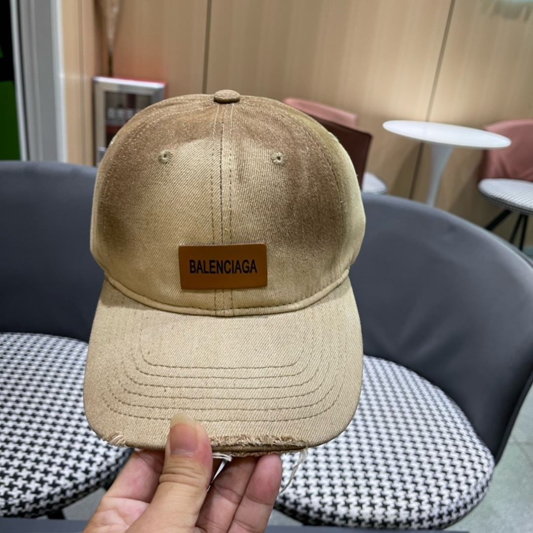。新品Balencia*a 巴黎世家新款牛仔棒球帽
现货秒发🧢简约时尚超级无敌好看的帽子！