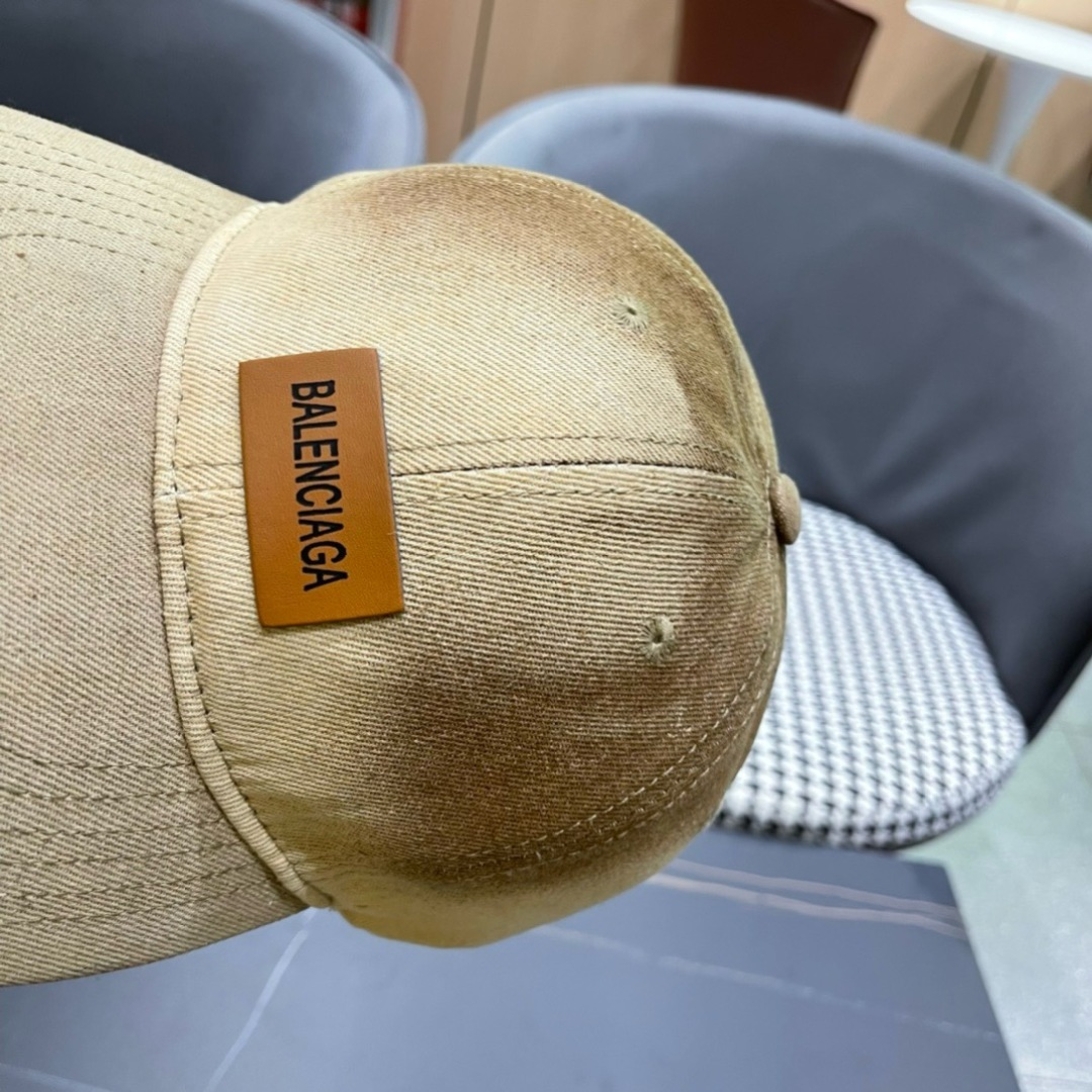 。新品Balencia*a 巴黎世家新款牛仔棒球帽
现货秒发🧢简约时尚超级无敌好看的帽子！