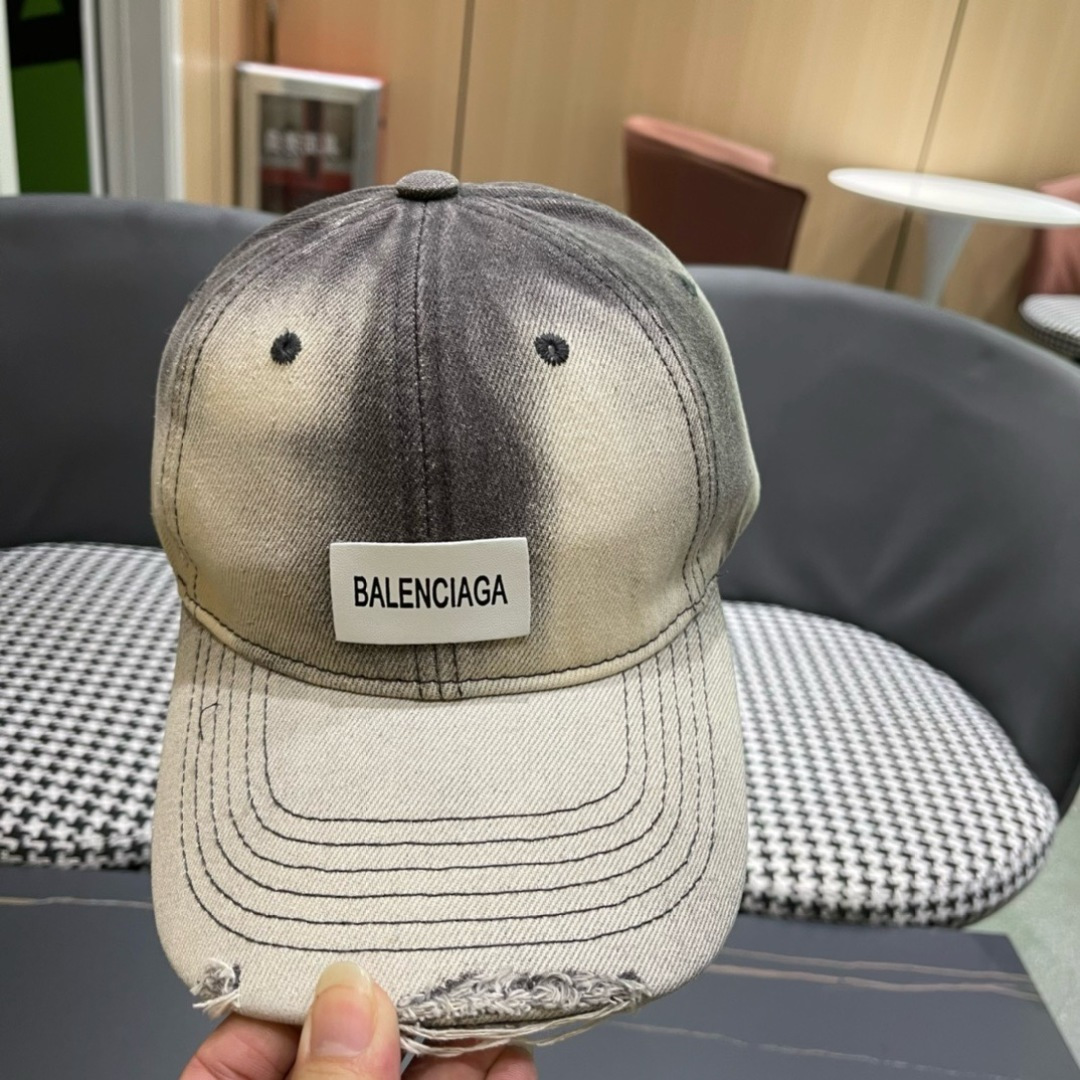 。新品Balencia*a 巴黎世家新款牛仔棒球帽
现货秒发🧢简约时尚超级无敌好看的帽子！