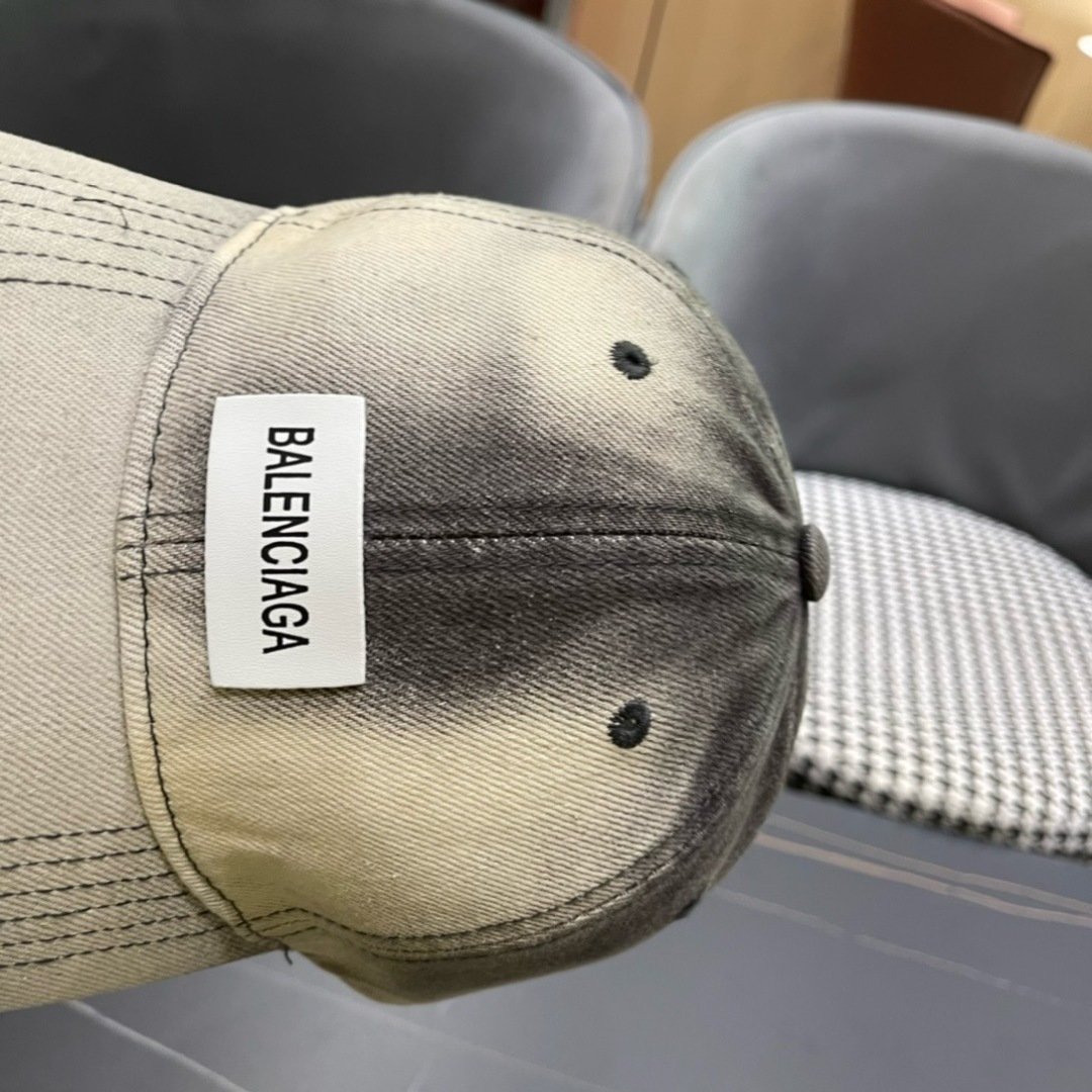。新品Balencia*a 巴黎世家新款牛仔棒球帽
现货秒发🧢简约时尚超级无敌好看的帽子！