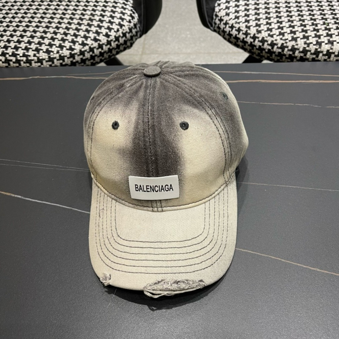 。新品Balencia*a 巴黎世家新款牛仔棒球帽
现货秒发🧢简约时尚超级无敌好看的帽子！