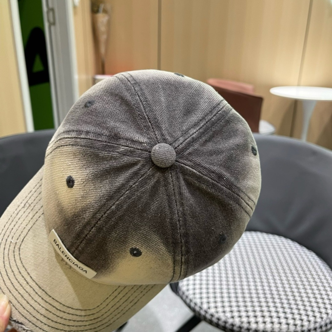 。新品Balencia*a 巴黎世家新款牛仔棒球帽
现货秒发🧢简约时尚超级无敌好看的帽子！