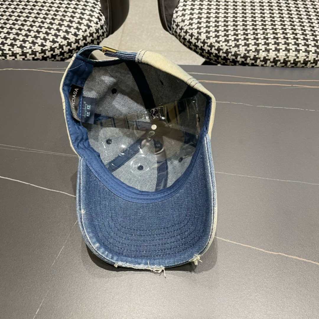 。新品Balencia*a 巴黎世家新款牛仔棒球帽
现货秒发🧢简约时尚超级无敌好看的帽子！