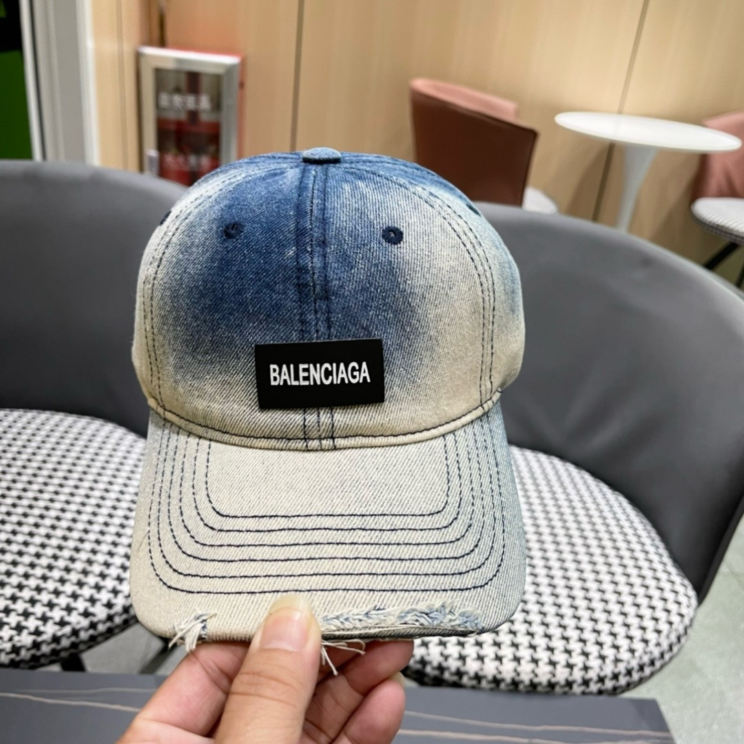 。新品Balencia*a 巴黎世家新款牛仔棒球帽
现货秒发🧢简约时尚超级无敌好看的帽子！