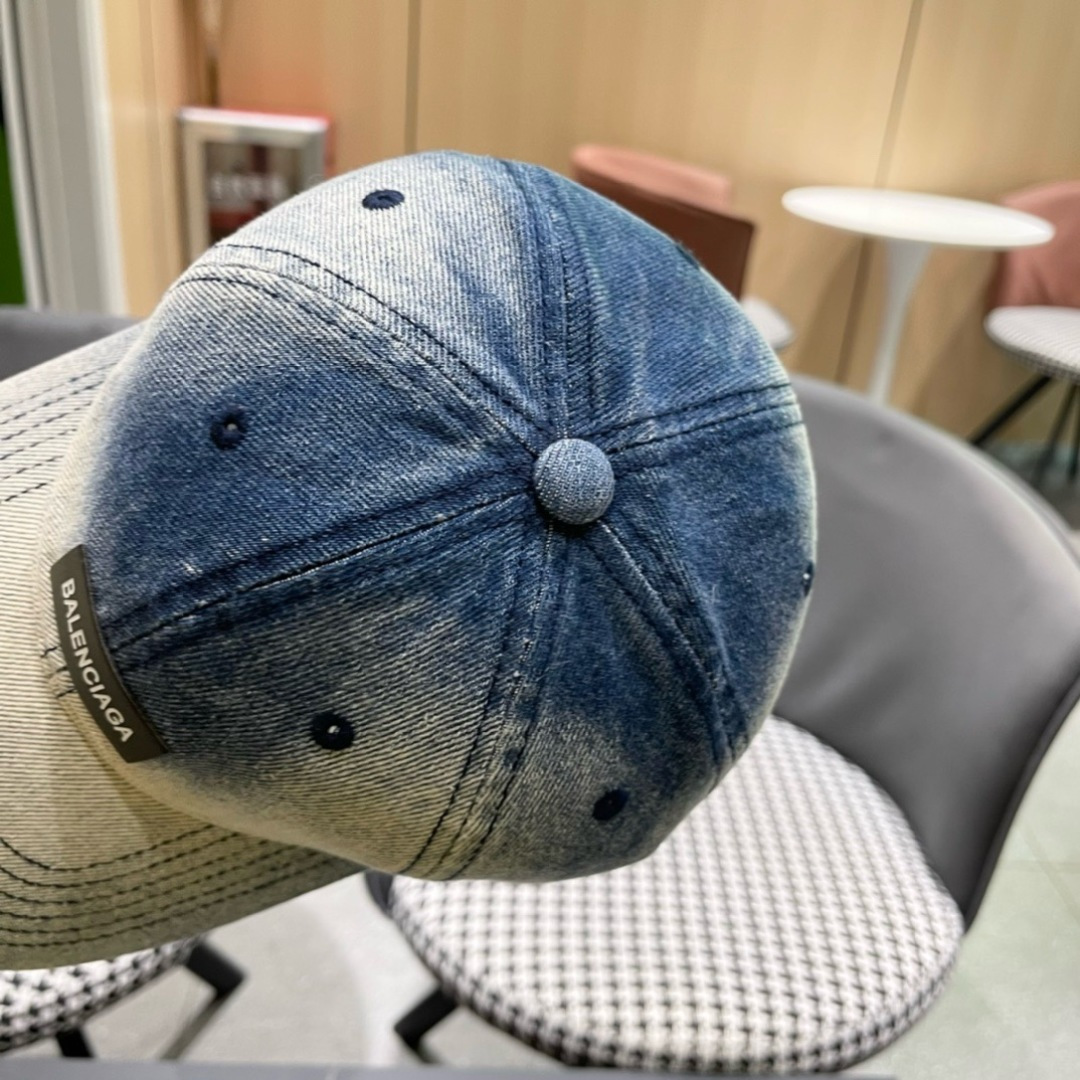 。新品Balencia*a 巴黎世家新款牛仔棒球帽
现货秒发🧢简约时尚超级无敌好看的帽子！