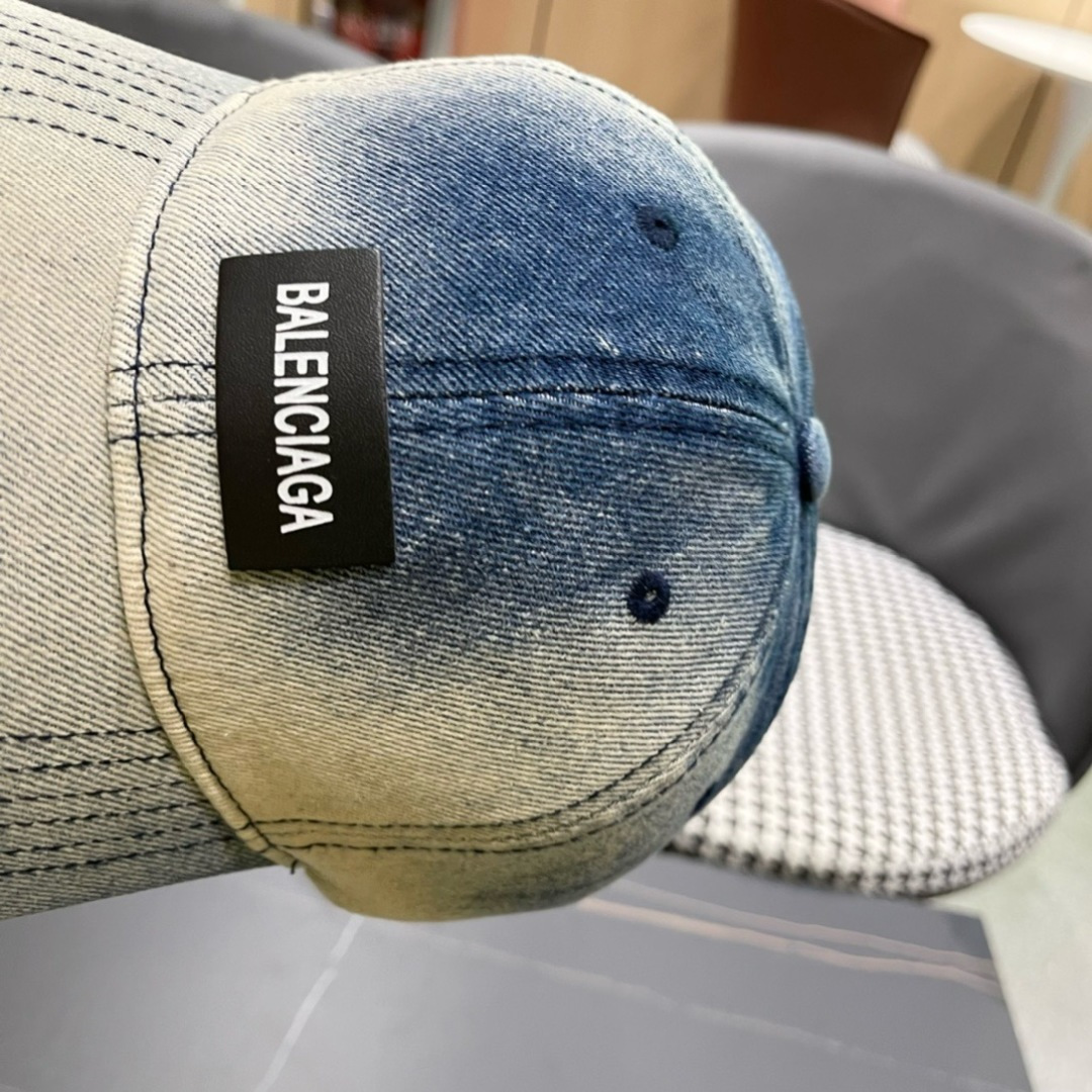 。新品Balencia*a 巴黎世家新款牛仔棒球帽
现货秒发🧢简约时尚超级无敌好看的帽子！