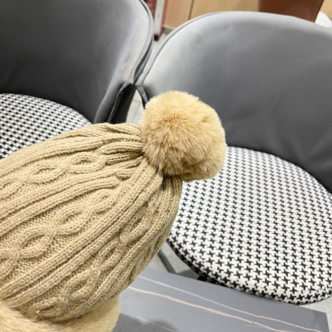 Dior迪奥加厚加绒保暖护耳针织帽子女秋冬显脸小毛线帽防寒骑车雷锋帽