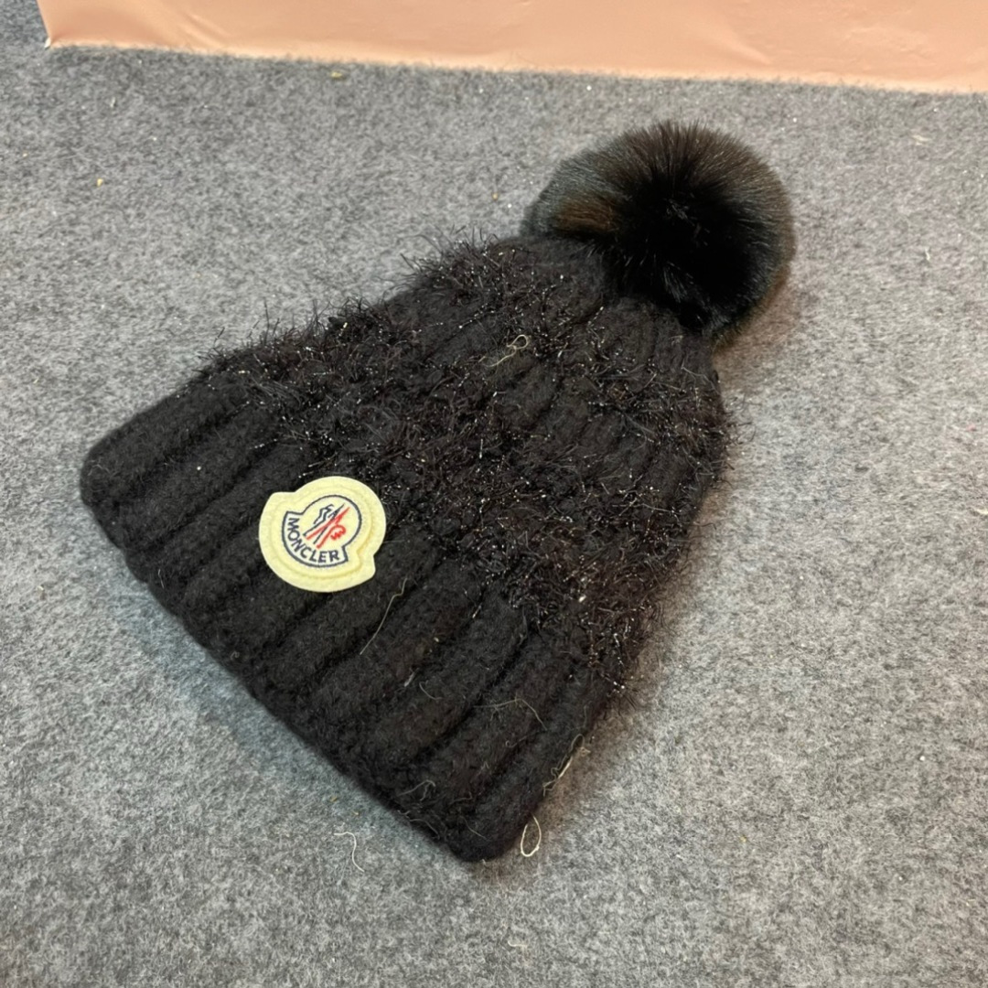 💛【MONCLER蒙口】2025秋冬新款加绒针织毛球毛线帽，保暖时尚～秋冬穿搭必备

