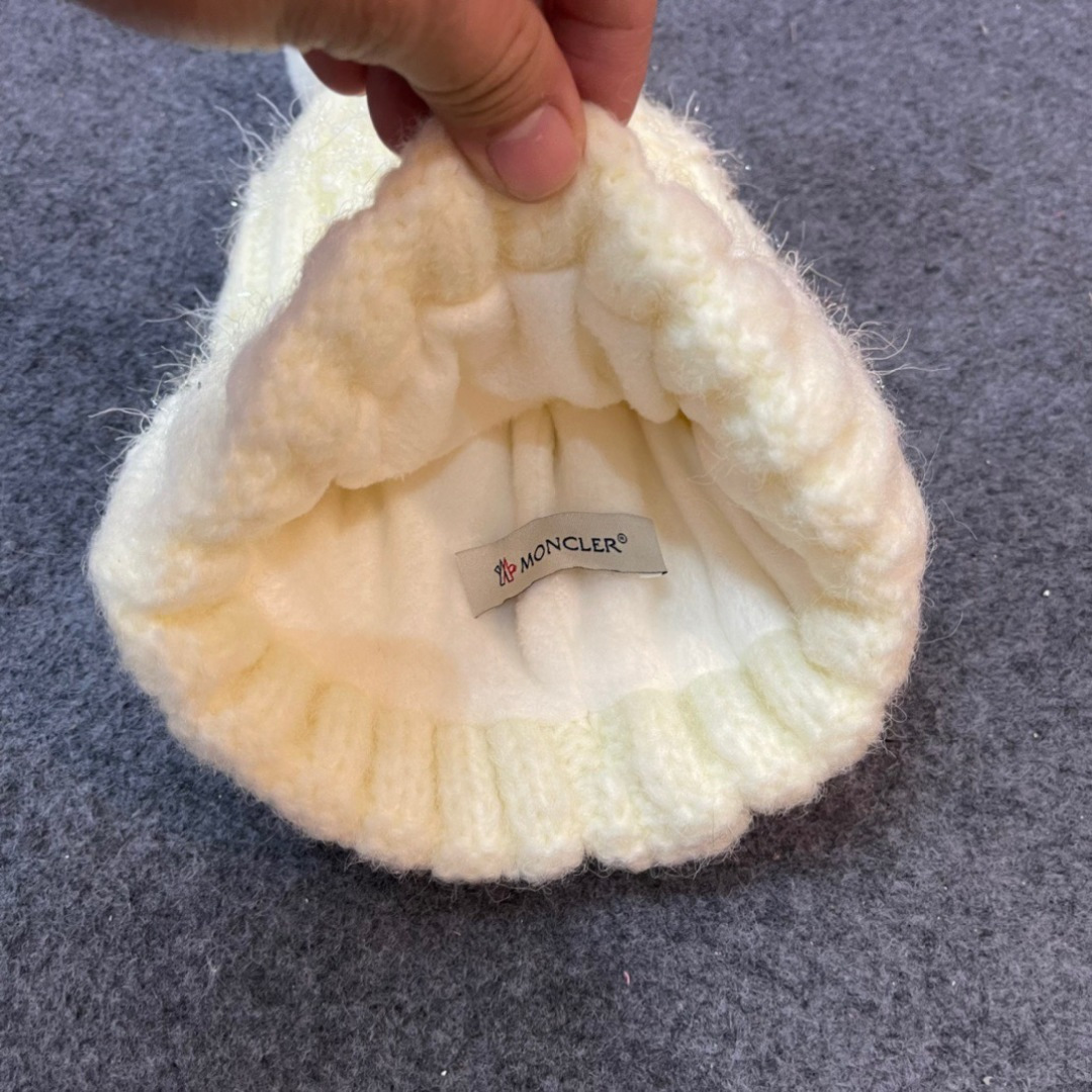 💛【MONCLER蒙口】2025秋冬新款加绒针织毛球毛线帽，保暖时尚～秋冬穿搭必备

