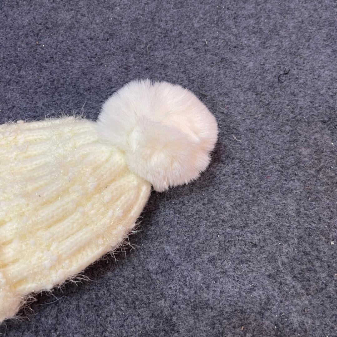 💛【MONCLER蒙口】2025秋冬新款加绒针织毛球毛线帽，保暖时尚～秋冬穿搭必备

