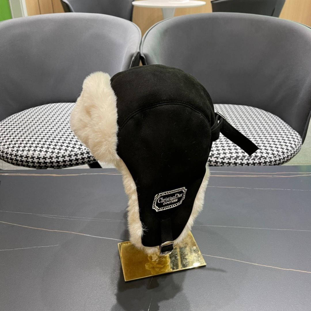  DIOR迪奥 麂皮绒加绒雷锋帽子女防风防寒东北帽百搭加厚骑行护耳帽飞行帽子