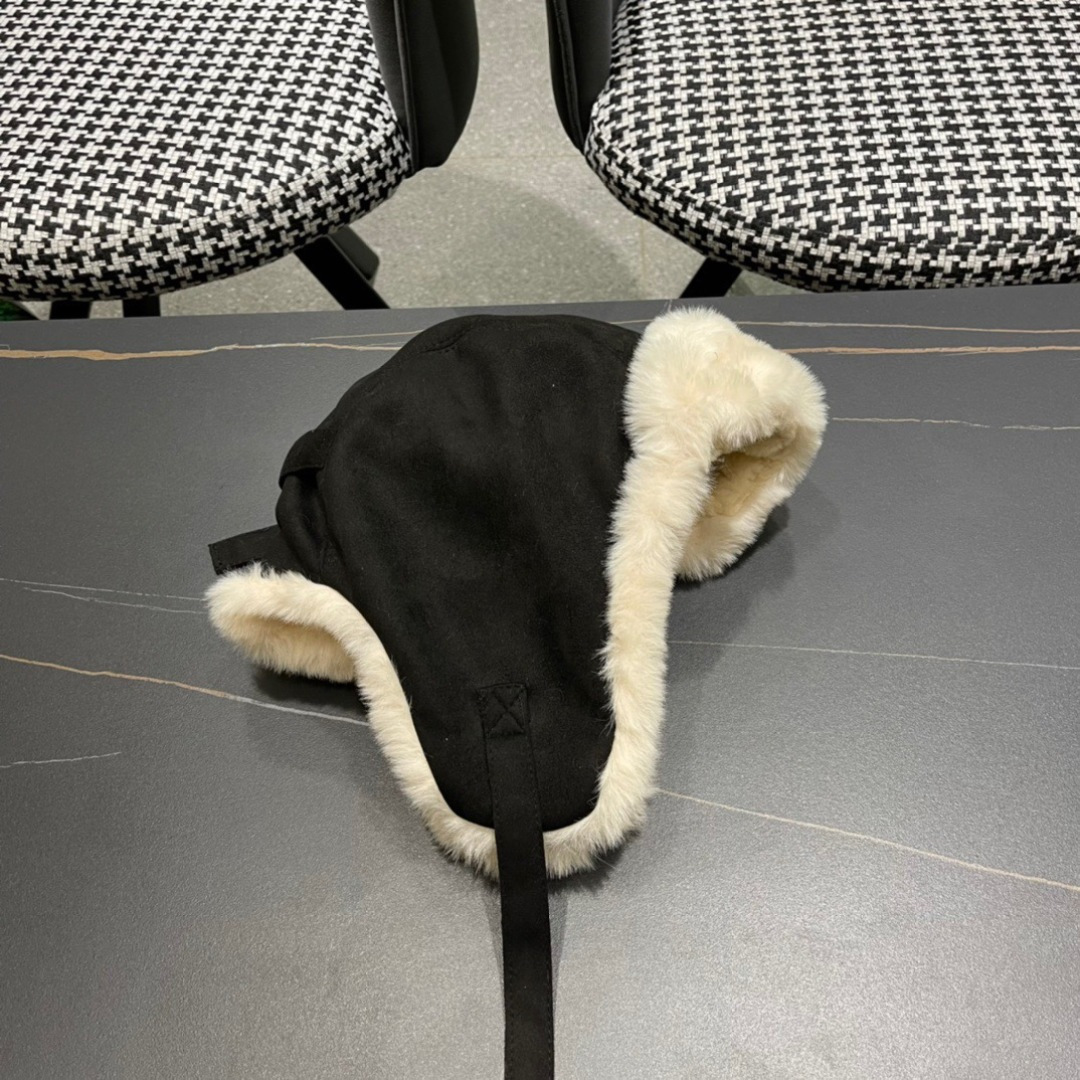  DIOR迪奥 麂皮绒加绒雷锋帽子女防风防寒东北帽百搭加厚骑行护耳帽飞行帽子