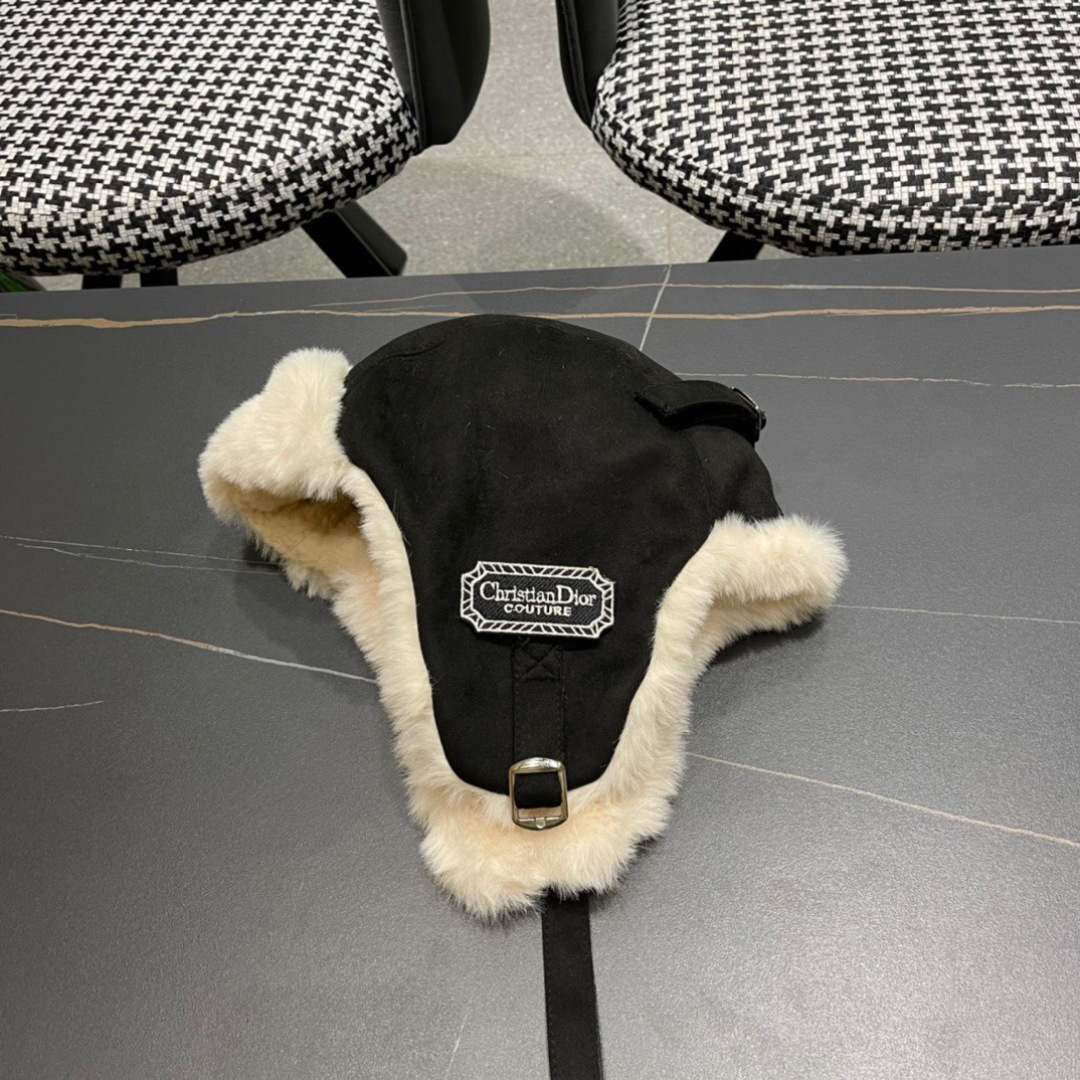  DIOR迪奥 麂皮绒加绒雷锋帽子女防风防寒东北帽百搭加厚骑行护耳帽飞行帽子