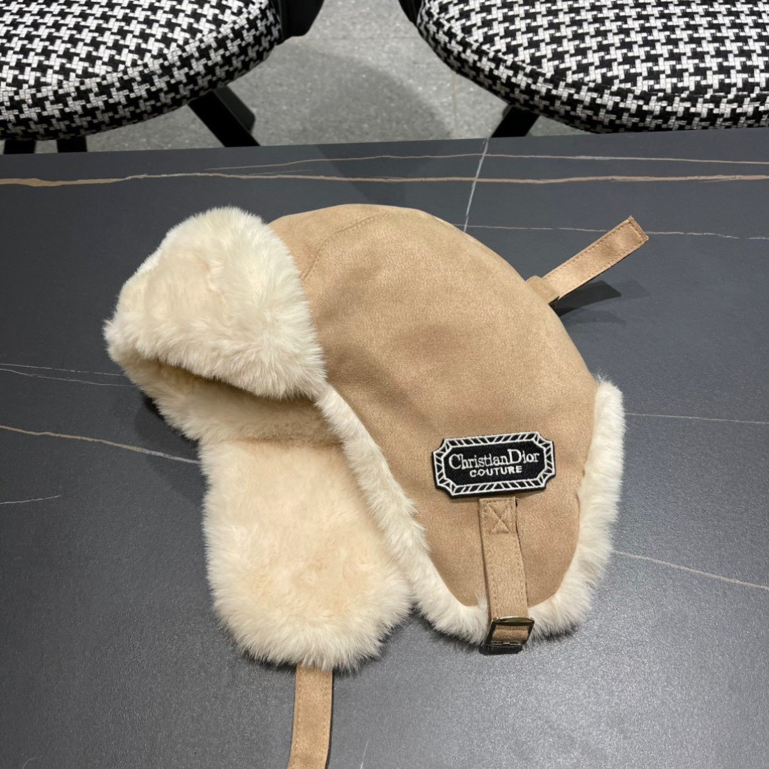  DIOR迪奥 麂皮绒加绒雷锋帽子女防风防寒东北帽百搭加厚骑行护耳帽飞行帽子