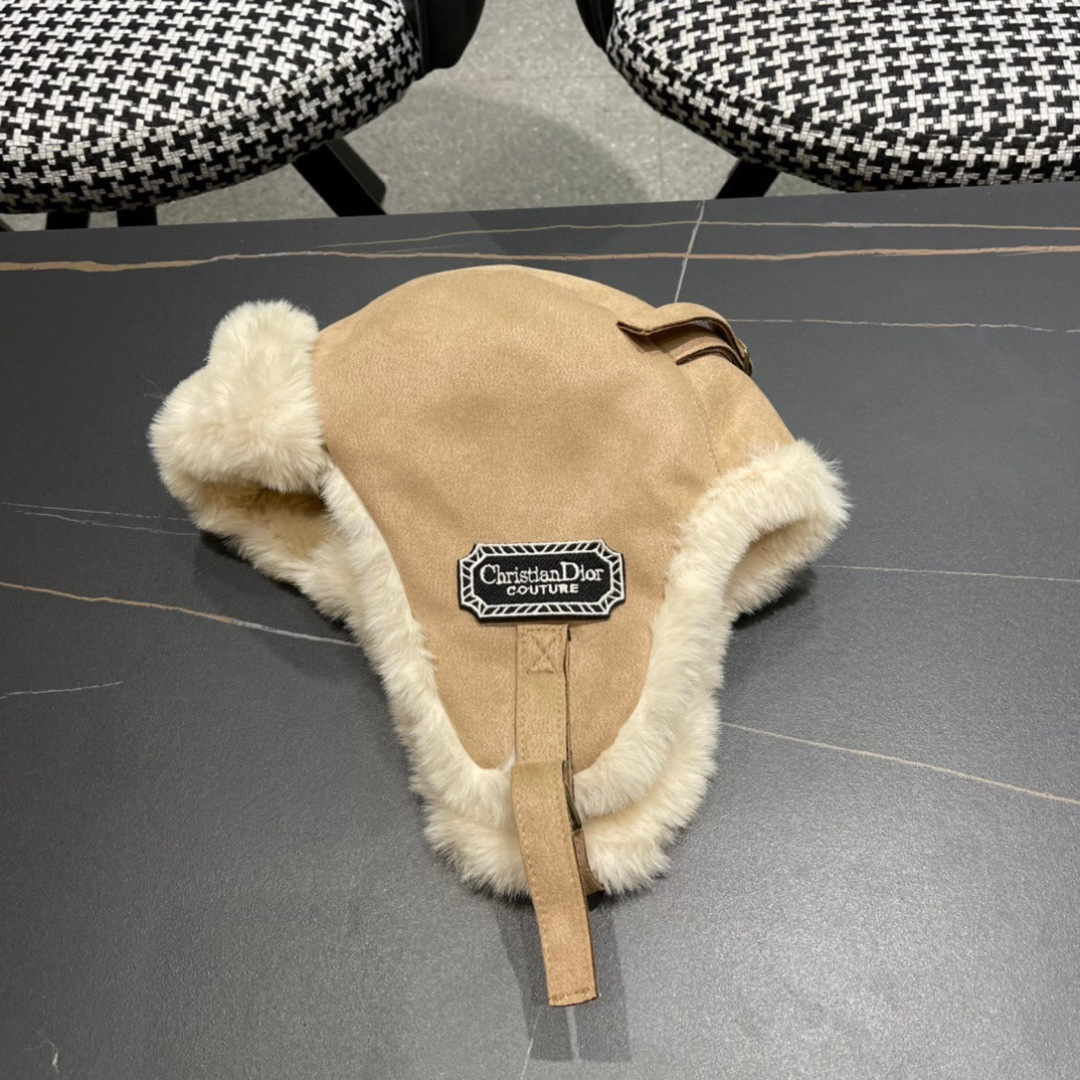  DIOR迪奥 麂皮绒加绒雷锋帽子女防风防寒东北帽百搭加厚骑行护耳帽飞行帽子