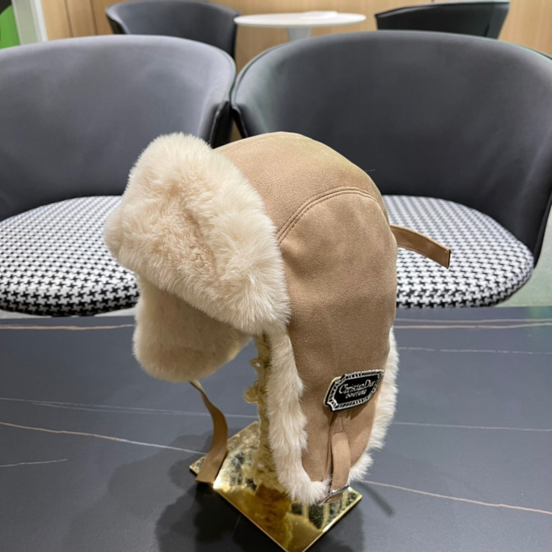  DIOR迪奥 麂皮绒加绒雷锋帽子女防风防寒东北帽百搭加厚骑行护耳帽飞行帽子