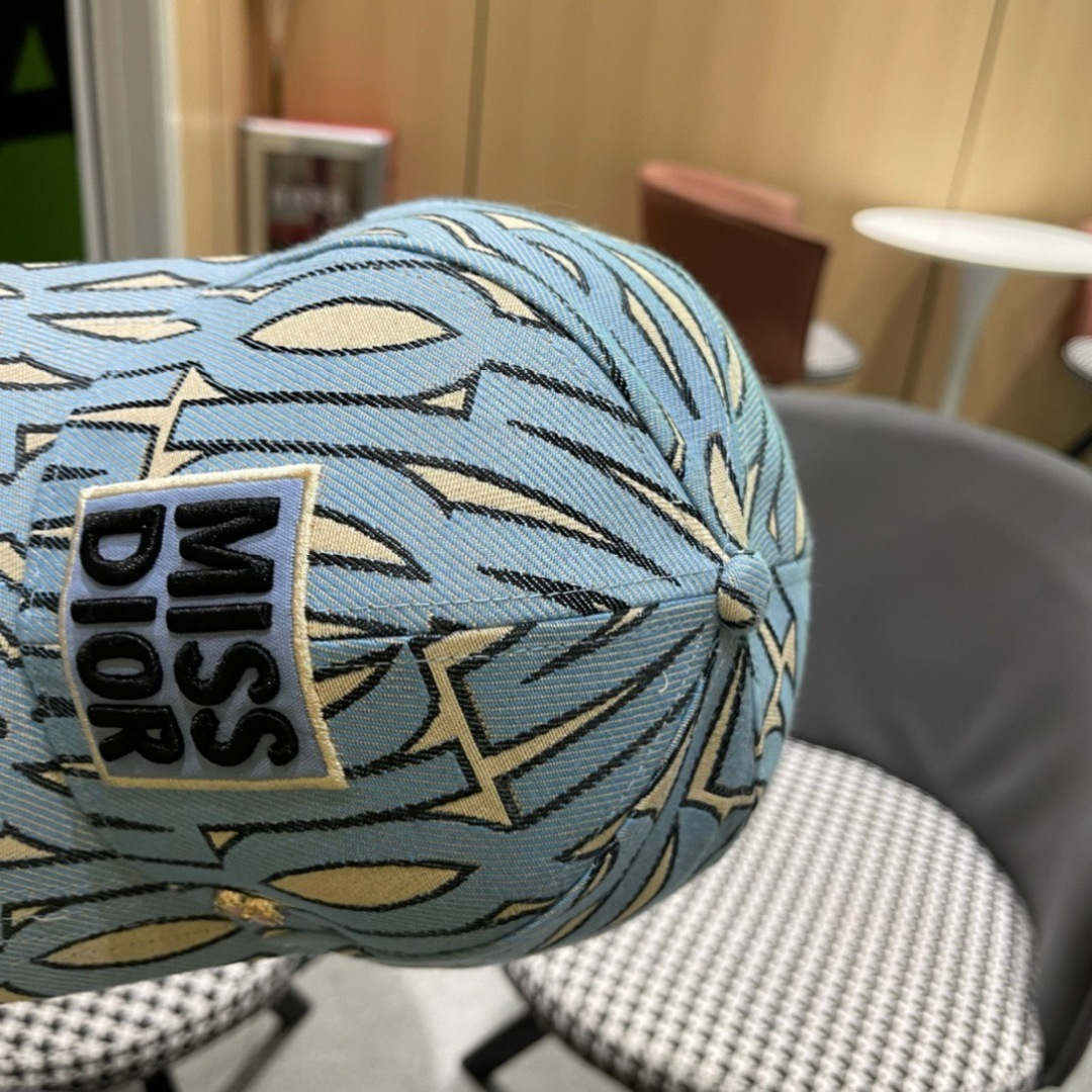  Dior 迪奥 2025新款原单棒球帽， 精致純也格调很有感觉，专柜断货热门，质量超赞