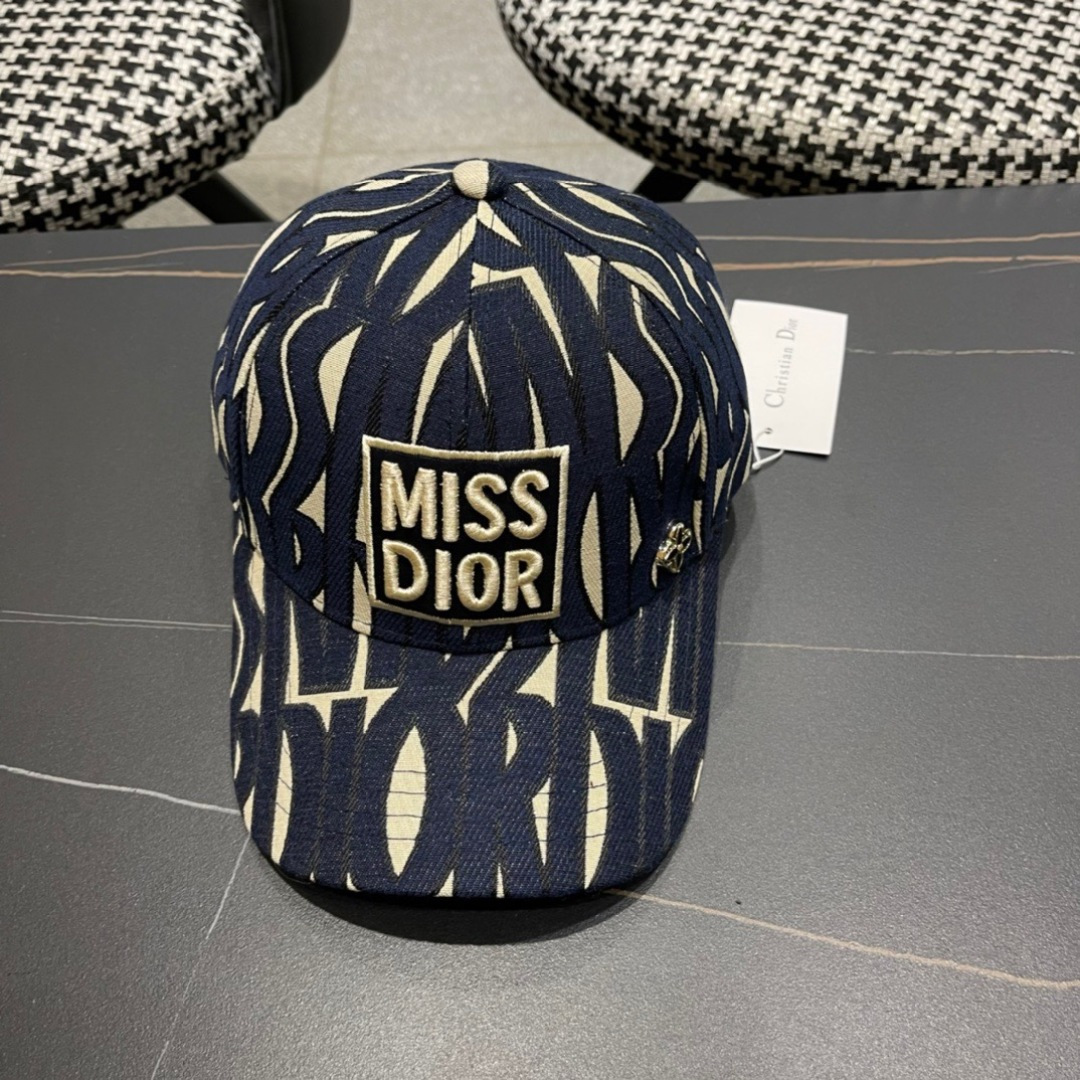  Dior 迪奥 2025新款原单棒球帽， 精致純也格调很有感觉，专柜断货热门，质量超赞
