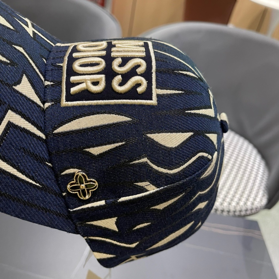  Dior 迪奥 2025新款原单棒球帽， 精致純也格调很有感觉，专柜断货热门，质量超赞