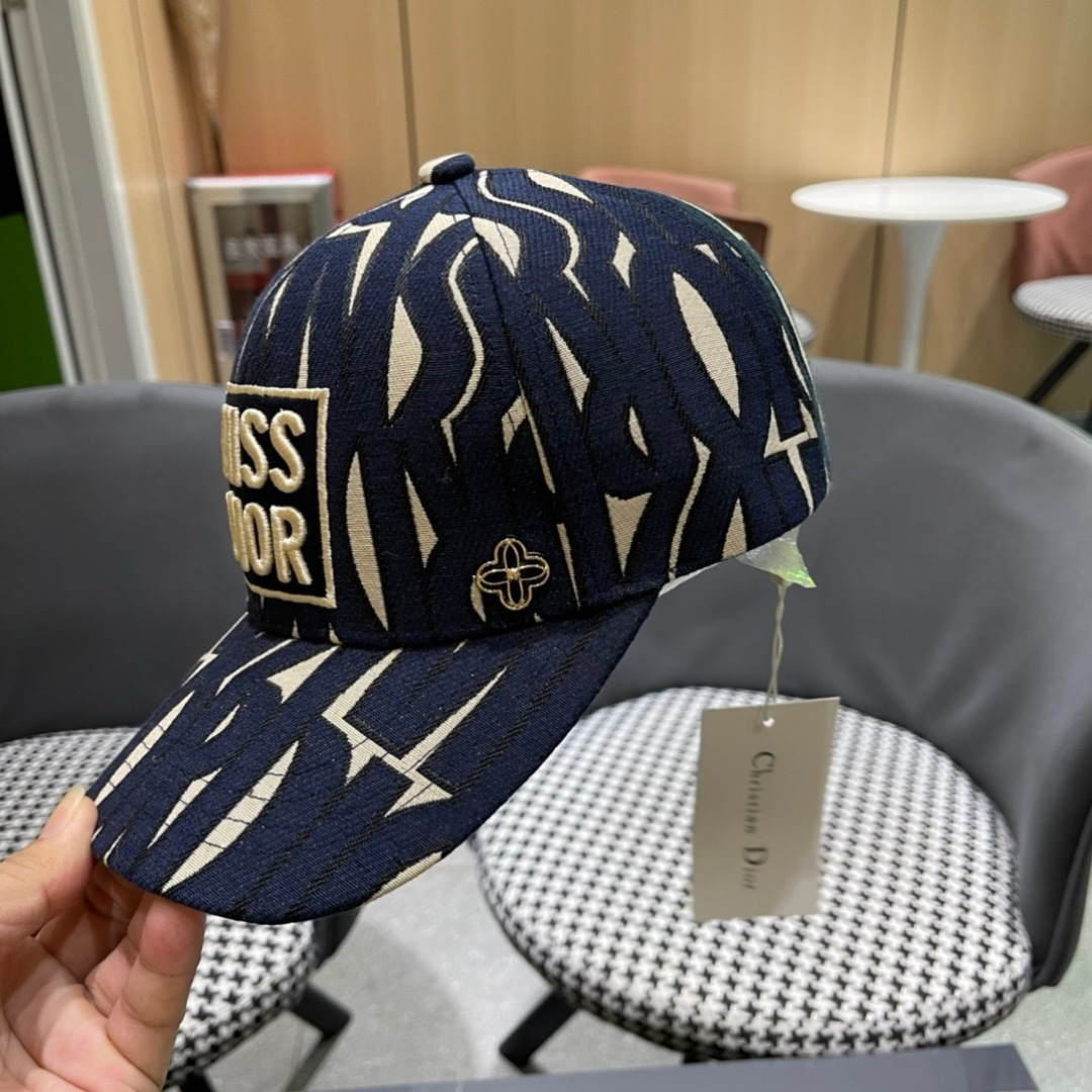  Dior 迪奥 2025新款原单棒球帽， 精致純也格调很有感觉，专柜断货热门，质量超赞