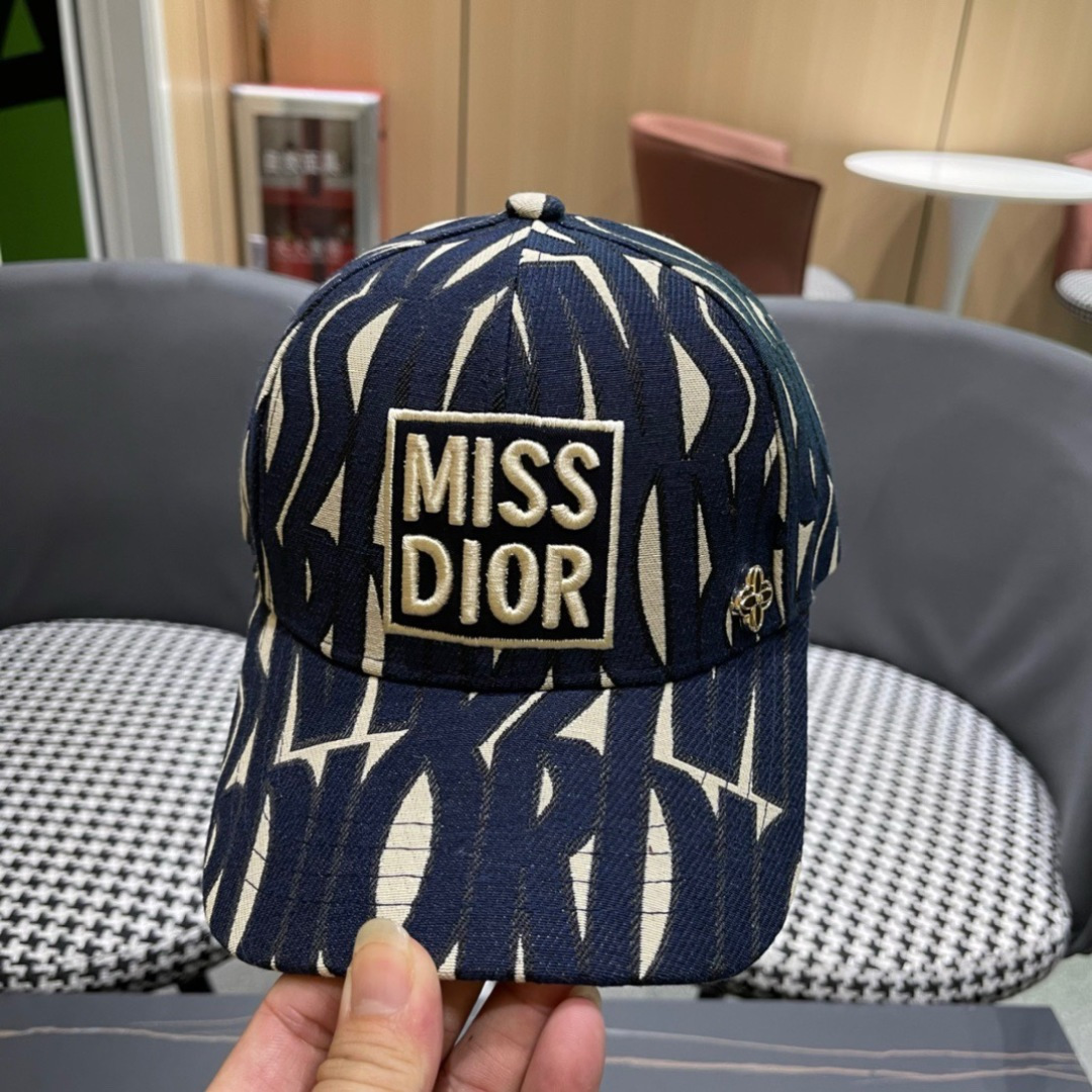  Dior 迪奥 2025新款原单棒球帽， 精致純也格调很有感觉，专柜断货热门，质量超赞