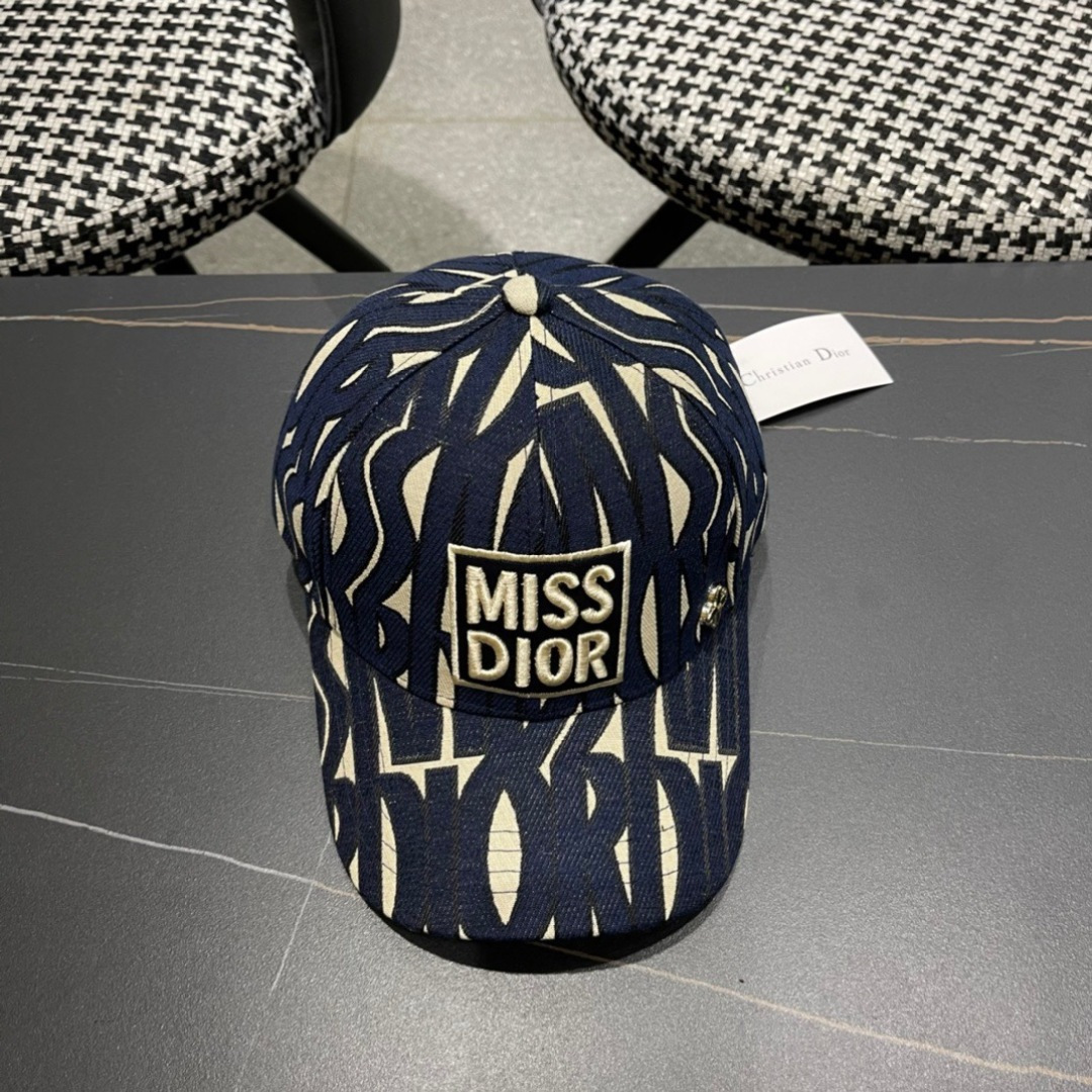  Dior 迪奥 2025新款原单棒球帽， 精致純也格调很有感觉，专柜断货热门，质量超赞