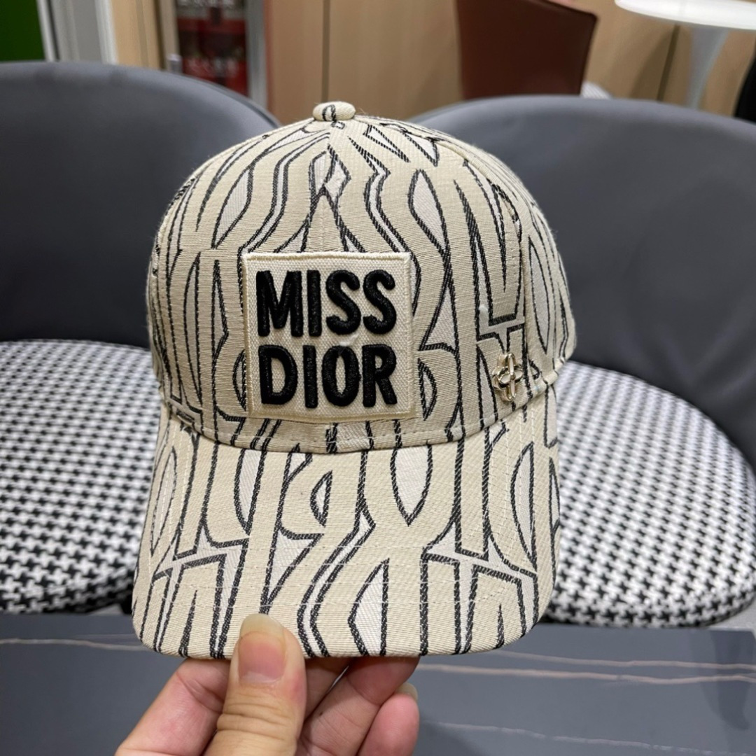  Dior 迪奥 2025新款原单棒球帽， 精致純也格调很有感觉，专柜断货热门，质量超赞