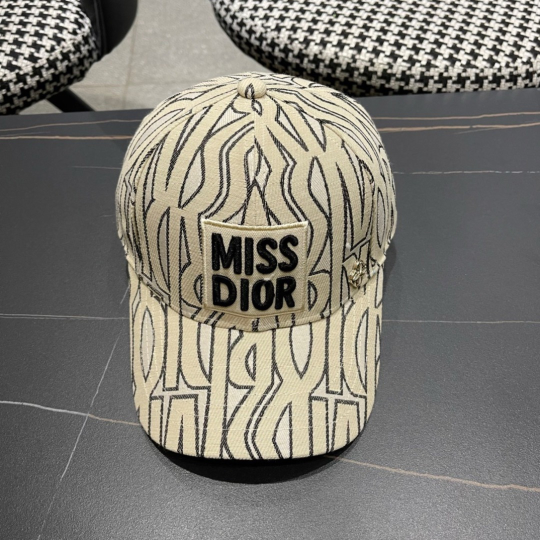  Dior 迪奥 2025新款原单棒球帽， 精致純也格调很有感觉，专柜断货热门，质量超赞