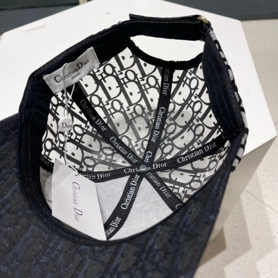  Dior(迪奥)新款原单棒球帽， 精致純也格调很有感觉，很酷很时尚，专柜断货热门，质量超赞