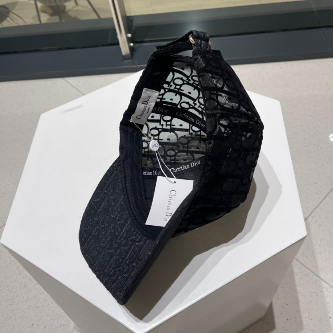  Dior(迪奥)新款原单棒球帽， 精致純也格调很有感觉，很酷很时尚，专柜断货热门，质量超赞