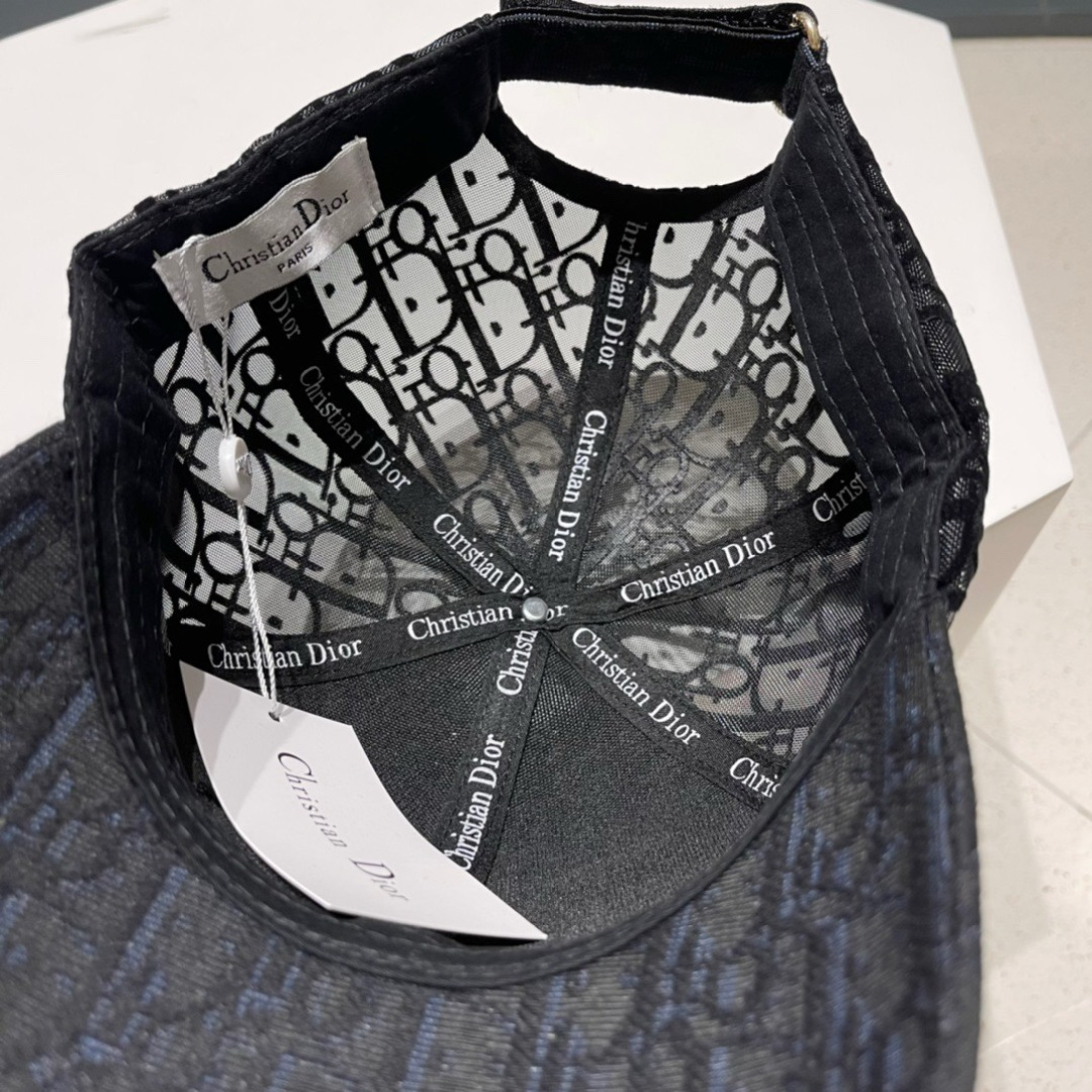  Dior(迪奥)新款原单棒球帽， 精致純也格调很有感觉，很酷很时尚，专柜断货热门，质量超赞